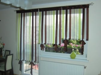 Рулонные шторы на балконную дверь